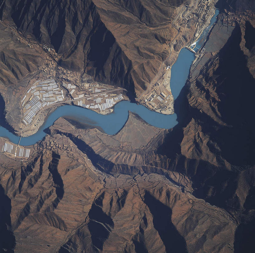 无人,横图,俯视,航拍,室外,白天,旅游,度假,河流,石头,美景,山,山脉,水,峡谷,中国,亚洲,阴影,曲折,弯曲,光线,石子,影子,河水,景观,山峰,水流,悬崖,山谷,山峦,娱乐,澜沧江,西藏,阳光,自然,群山,享受,休闲,景色,放松,蜿蜒,岩层,鸟瞰,自然风光,藏,东亚,西藏自治区,中华人民共和国,西南地区,绝壁,昌都,九龙江,湄公河,石块,岩石,彩图,高角度拍摄,昌都地区,昌都县