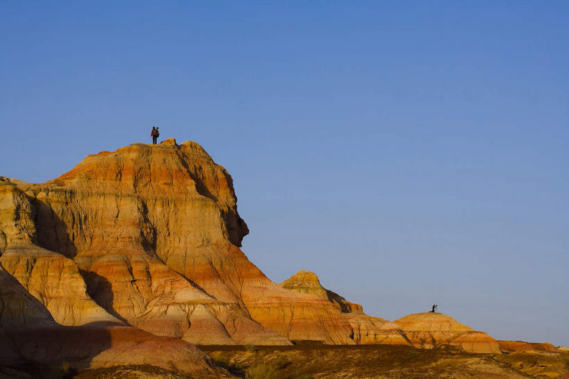 无人,横图,室外,白天,正面,旅游,度假,石头,美景,山,山脉,峡谷,中国,亚洲,阴影,光线,纹路,石子,纹理,影子,景观,山峰,悬崖,山谷,山峦,娱乐,蓝色,蓝天,天空,阳光,自然,群山,天,享受,休闲,景色,放松,晴朗,岩层,自然风光,东亚,新疆,万里无云,肌理,中华人民共和国,绝壁,新疆维吾尔自治区,西北地区,石块,岩石,晴空,晴空万里,彩图,准噶尔,准噶尔盆地,新,五彩湾,准噶尔盆地五彩城