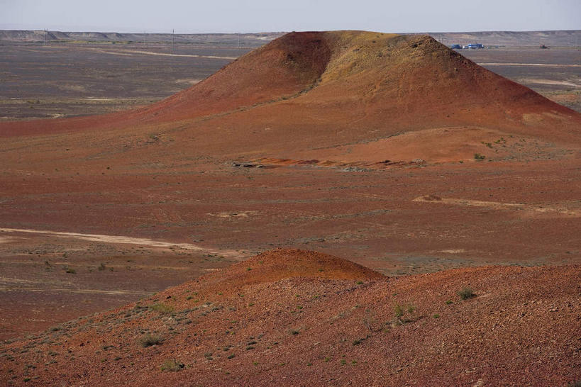 无人,横图,室外,白天,正面,旅游,度假,石头,美景,山,山脉,中国,亚洲,阴影,光线,纹路,石子,纹理,影子,景观,山峰,悬崖,褐色,山峦,娱乐,蓝色,蓝天,天空,阳光,自然,群山,天,享受,休闲,景色,放松,晴朗,自然风光,东亚,新疆,万里无云,肌理,中华人民共和国,绝壁,新疆维吾尔自治区,西北地区,昌吉,昌吉回族自治州,石块,岩石,晴空,晴空万里,彩图,昌吉州,新,吉木萨尔县,火烧山