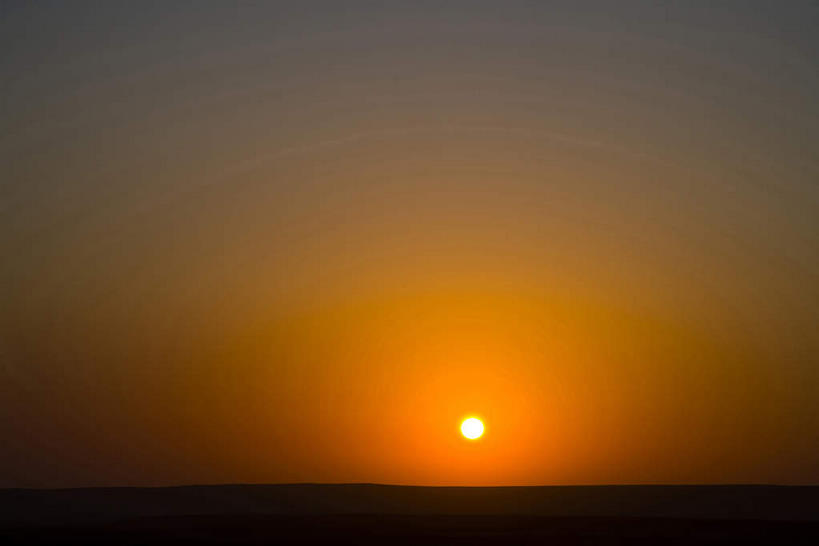 无人,横图,室外,白天,正面,旅游,度假,幸福,美景,日落,太阳,中国,亚洲,地平线,景观,晚霞,霞光,落日,辽阔,地面,辉煌,娱乐,自然,黄昏,享受,休闲,广阔,温暖,橙色,景色,彩霞,放松,活泼,一望无际,华丽,暖色,自然风光,延伸,温情,东亚,新疆,中华人民共和国,天地相交,新疆维吾尔自治区,西北地区,炽热,响亮,跃动,无边无际,一马平川,夕照,薄暮,甜蜜,夕阳,彩图,愉快,傍晚,准噶尔,准噶尔盆地,斜阳,新,五彩湾,准噶尔盆地五彩城