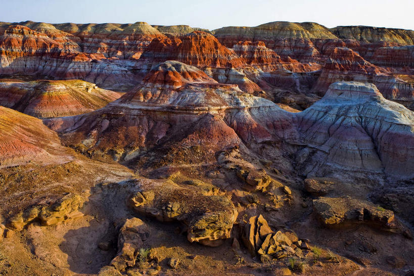 无人,横图,室外,白天,正面,旅游,度假,石头,美景,山,山脉,峡谷,中国,亚洲,阴影,光线,纹路,石子,纹理,影子,景观,山峰,悬崖,山谷,山峦,娱乐,蓝色,蓝天,天空,阳光,自然,群山,天,享受,休闲,景色,放松,晴朗,岩层,自然风光,东亚,新疆,万里无云,肌理,中华人民共和国,绝壁,新疆维吾尔自治区,西北地区,石块,岩石,晴空,晴空万里,彩图,准噶尔,准噶尔盆地,新,五彩湾,准噶尔盆地五彩城
