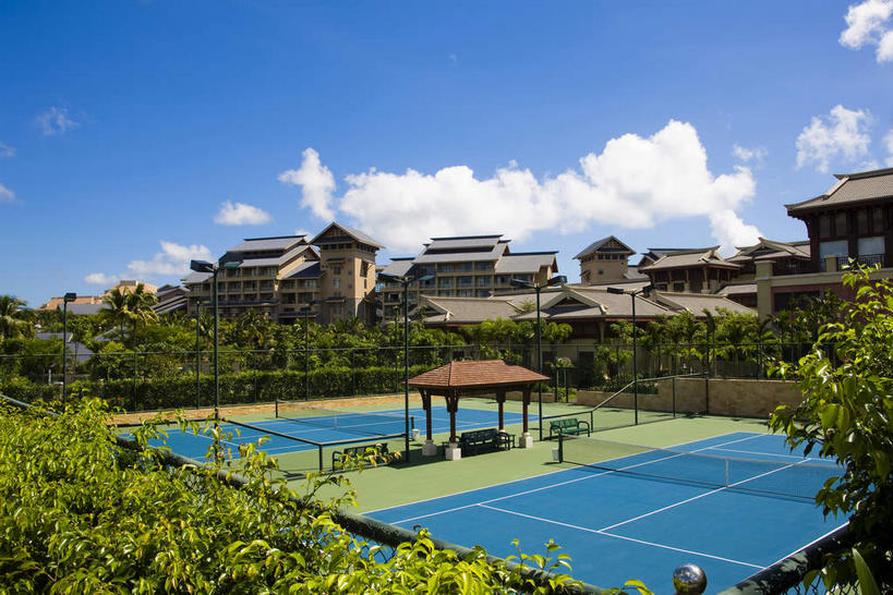 无人,宾馆,家,横图,室外,白天,正面,旅游,度假,美景,植物,别墅,窗户,城市风光,城市,建筑,酒店,椰树,叶子,三亚,中国,阴影,光线,影子,房屋,墙,亭子,屋顶,屋子,景观,云,云朵,公寓,建筑群,球场,网球场,绿叶,海湾,云彩,顶棚,娱乐,场地,建设,洋房,楼房,玻璃窗,墙壁,墙面,住宅,树,树木,海南,蓝色,绿色,白云,蓝天,天空,阳光,自然,凉亭,天,享受,休闲,嫩叶,景色,放松,海南省,生长,晴朗,成长,酒家,旅社,三亚市,中华人民共和国,华南地区,琼,叶,叶片,晴空,棕榈,椰子树,彩图,房子,客店,客栈,旅店,旅馆,网球场地,亚龙湾,商旅,亚龙湾国家旅游度假区,金茂三亚丽思卡尔顿酒店