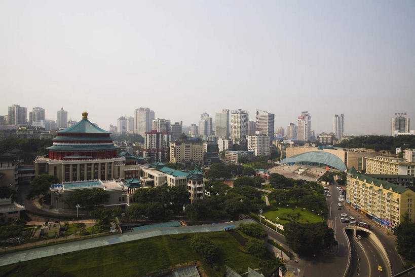 无人,家,高楼大厦,横图,室外,白天,正面,旅游,度假,植物,标志建筑,大厦,地标,建筑,摩天大楼,重庆,中国,亚洲,瓦片,房屋,屋顶,屋檐,屋子,乌云,云,阴天,云朵,云彩,顶棚,娱乐,建设,楼房,檐,住宅,树,树木,绿色,天空,自然,天,享受,休闲,旅游胜地,放松,生长,成长,昏暗,阴沉,东亚,渝中区,中华人民共和国,西南地区,重庆市,渝,彩图,房子,大楼,高层建筑,高楼,摩天楼,重庆人民大礼堂