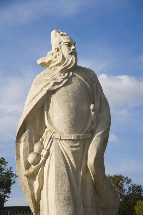 东方人,一个人,无人,公园,站,竖图,室外,白天,正面,民族服装,度假,美景,植物,城市风光,城市,帽子,雕塑,中国,亚洲,仅一个男性,仅一个人,仅一个中年男性,吊挂,悬挂,阴影,服装,艺术,装饰,光线,雕刻,雕像,葫芦,影子,景观,云,云朵,挂,云彩,扭头,注视,黄种人,娱乐,树,树木,一个,衣服,蓝色,绿色,白云,蓝天,天空,阳光,自然,披肩,工艺品,天,看,站着,转头,享受,休闲,景色,放松,服饰,生长,晴朗,单个,成长,纪念,美术,衣着,穿着,关注,主题,陈列,东亚,乌鲁木齐,新疆,首府,中华人民共和国,功能,美学,乌鲁木齐市,新疆维吾尔自治区,西北地区,衣饰,男人,男性,中年男性,亚洲人,晴空,抬头,仰头,站立,半身,彩图,传统服装,民俗服,云肩,天山区,新,同乐公园,乌鲁木齐人民公园,西公园