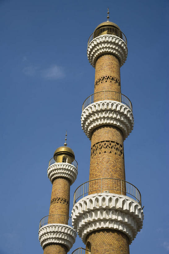 无人,栏杆,露台,竖图,室外,特写,白天,仰视,度假,美景,阳台,城市风光,城市,中国,亚洲,阴影,光线,影子,墙,景观,云,云朵,围栏,塔,云彩,娱乐,护栏,墙壁,墙面,蓝色,白云,蓝天,天空,阳光,天,享受,休闲,景色,放松,晴朗,东亚,乌鲁木齐,新疆,国际大巴扎,首府,中华人民共和国,乌鲁木齐市,新疆维吾尔自治区,西北地区,大巴扎,晴空,彩图,低角度拍摄,露天阳台,二道桥,二道桥商业圈,天山区,新疆国际大巴扎,新