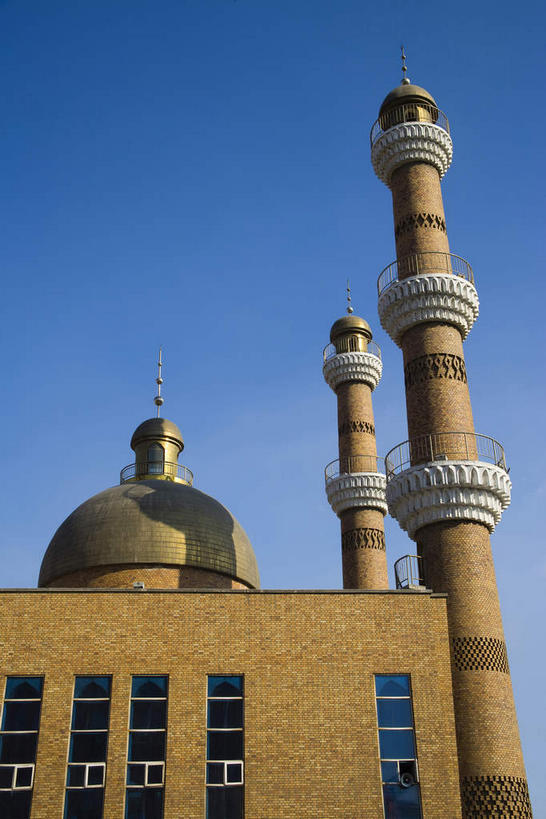 无人,商店,栏杆,露台,竖图,室外,白天,仰视,度假,美景,阳台,城市风光,城市,中国,亚洲,阴影,光线,影子,墙,景观,围栏,塔,娱乐,商铺,护栏,墙壁,墙面,蓝色,蓝天,天空,阳光,天,享受,休闲,景色,放松,晴朗,东亚,乌鲁木齐,新疆,国际大巴扎,万里无云,首府,中华人民共和国,乌鲁木齐市,新疆维吾尔自治区,西北地区,市肆,商号,大巴扎,晴空,晴空万里,彩图,低角度拍摄,店铺,露天阳台,二道桥,二道桥商业圈,天山区,新疆国际大巴扎,新