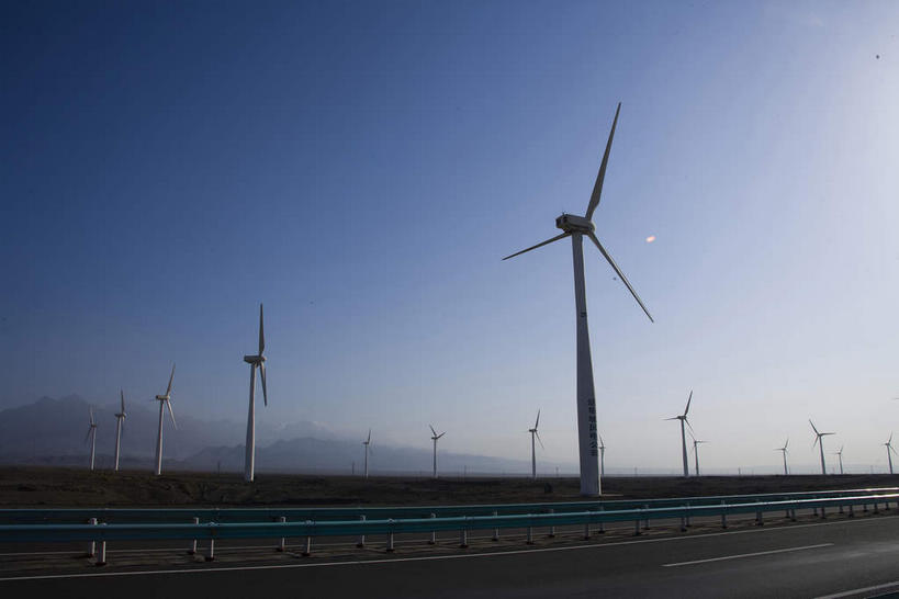 无人,横图,室外,白天,正面,旅游,度假,农业,风能,风力发电机,草地,草坪,美景,植物,风车,中国,亚洲,一排,许多,阴影,环保,整齐,并列,并排,电力,光线,影子,景观,很多,娱乐,设备,草,排列,蓝色,绿色,蓝天,天空,阳光,自然,天,享受,休闲,发电,机械,景色,放松,工业,能源,晴朗,资源,风力机,队列,自然风光,平行,利用,低碳,东亚,乌鲁木齐,新疆,万里无云,首府,中华人民共和国,乌鲁木齐市,新疆维吾尔自治区,西北地区,风力发电,风力涡轮机,晴空,晴空万里,彩图,新,达坂城,达坂城区