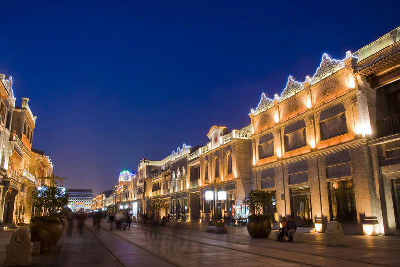 无人,家,商店,横图,室外,夜晚,仰视,度假,美景,城市风光,城市,道路,路,公路,北京,中国,亚洲,阴影,光线,瓦片,影子,房屋,屋檐,屋子,景观,灯光,分界线,停车线,交通,首都,娱乐,商铺,楼房,檐,住宅,享受,休闲,景色,放松,车行道,车行道分界线,标线,东亚,车行线,中华人民共和国,北京市,京,北平,华北地区,西城区,市肆,商号,马路,彩图,低角度拍摄,房子,店铺,大栅栏,大栅栏街