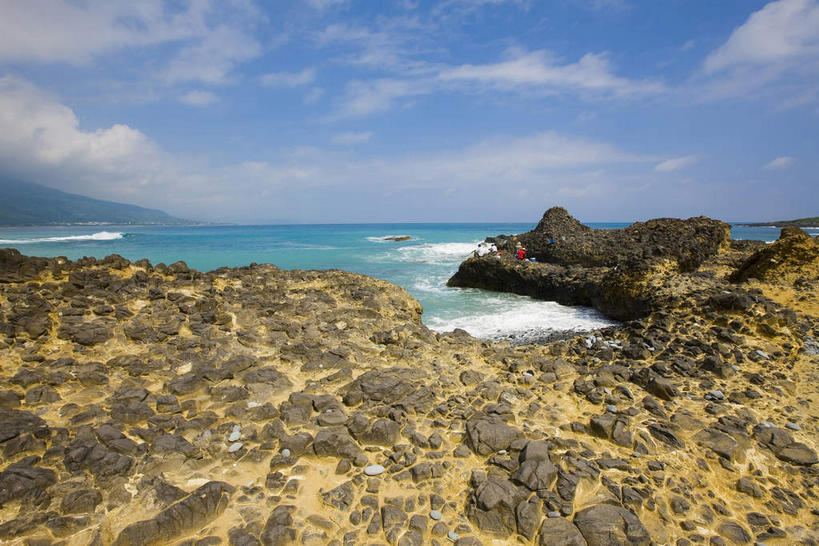 无人,横图,室外,白天,正面,旅游,度假,海浪,海洋,礁石,石头,美景,植物,台湾,中国,亚洲,阴影,光线,石子,影子,景观,浪花,云,云朵,云彩,娱乐,树,树木,蓝色,绿色,白云,蓝天,天空,阳光,自然,海水,天,享受,休闲,景色,放松,生长,晴朗,成长,自然风光,海景,东亚,台东县,三仙台,港澳台,中华人民共和国,台湾省,大海,风浪,海,海水的波动,礁,近岸浪,石块,岩石,涌浪,晴空,彩图,成功镇,台东,台