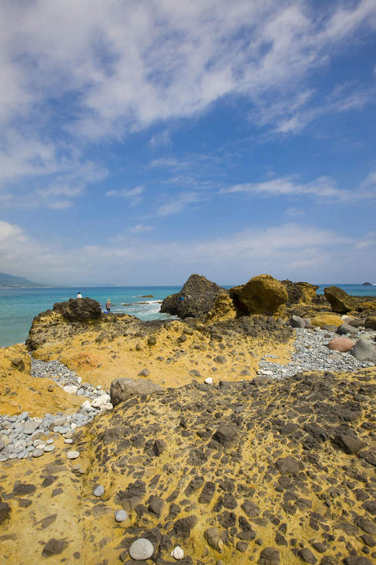 无人,竖图,室外,白天,正面,旅游,度假,海浪,海洋,礁石,石头,美景,沙滩,台湾,中国,亚洲,阴影,光线,沙子,石子,影子,海岸,景观,浪花,云,云朵,沙地,云彩,娱乐,蓝色,白云,蓝天,天空,阳光,自然,海水,天,享受,休闲,景色,放松,晴朗,自然风光,海景,东亚,台东县,三仙台,港澳台,中华人民共和国,台湾省,暗礁,大海,风浪,海,海水的波动,海滩,礁,近岸浪,石块,岩石,涌浪,晴空,彩图,成功镇,台东,台