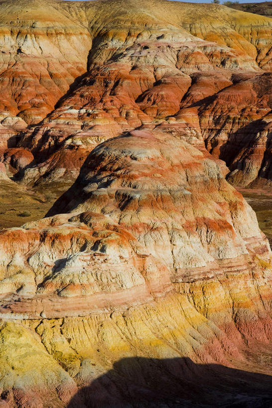 无人,竖图,俯视,室外,白天,旅游,度假,石头,美景,山,山脉,峡谷,中国,亚洲,阴影,光线,纹路,石子,纹理,影子,景观,山峰,悬崖,山谷,山峦,娱乐,阳光,自然,群山,享受,休闲,景色,放松,岩层,自然风光,东亚,新疆,肌理,中华人民共和国,绝壁,新疆维吾尔自治区,西北地区,石块,岩石,彩图,高角度拍摄,准噶尔,准噶尔盆地,新,五彩湾,准噶尔盆地五彩城