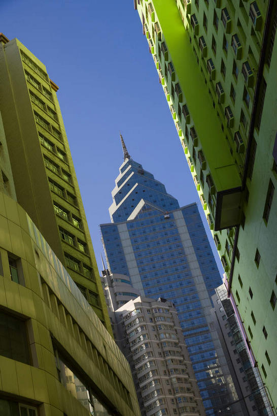 无人,高楼大厦,竖图,室外,白天,仰视,度假,美景,窗户,城市风光,标志建筑,城市,大厦,地标,建筑,摩天大楼,中国,亚洲,一排,许多,阴影,整齐,光线,影子,墙,景观,很多,娱乐,建设,玻璃窗,墙壁,墙面,排列,蓝色,蓝天,天空,阳光,天,享受,休闲,景色,放松,晴朗,队列,东亚,乌鲁木齐,新疆,万里无云,首府,中华人民共和国,乌鲁木齐市,新疆维吾尔自治区,西北地区,晴空,晴空万里,彩图,低角度拍摄,大楼,高层建筑,高楼,摩天楼,天山区,新,新疆乌鲁木齐中天广场,中天广场