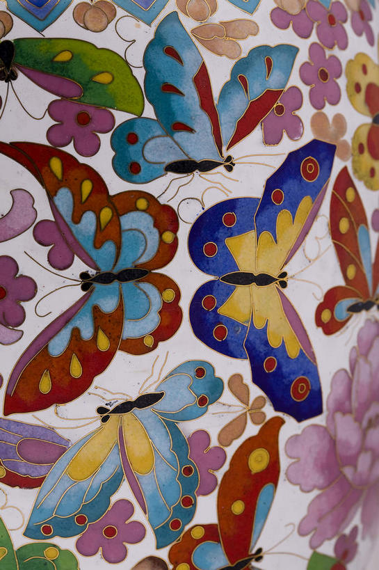 无人,竖图,室内,特写,白天,正面,蝴蝶,静物,珐琅,装饰,纹路,昆虫,纹理,动物,华丽,修饰,点缀,益虫,肌理,衬托,美观,雅致,雅观,搪瓷,景泰蓝,半身,彩图