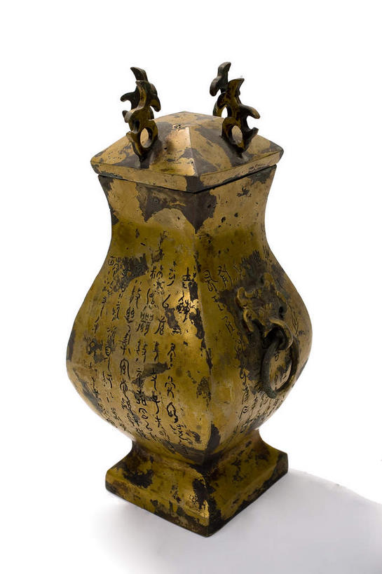 无人,竖图,俯视,室内,特写,白天,白色背景,静物,金属制品,金属,褐色,一个,瓶子,摄影,影棚,单个,摄影棚,青铜,青铜器,彩图,高角度拍摄,影棚拍摄,拍摄,青铜制品