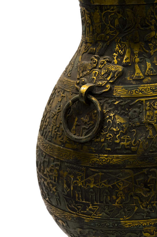 无人,竖图,室内,特写,白天,白色背景,正面,静物,金属制品,金属,壶,水壶,茶壶,摄影,影棚,摄影棚,青铜,青铜器,彩图,影棚拍摄,拍摄,青铜制品,宴乐狩猎水陆攻战纹壶