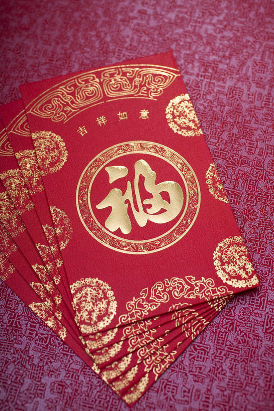 无人,竖图,俯视,室内,特写,白天,静物,一排,许多,风俗,整齐,民俗,标志,文字,字符,很多,标识,排列,红色,金色,汉字,恭喜,红包,队列,中文,祝贺,祝愿,国文,华文,民风,习气,习惯,红封包,彩图,高角度拍摄