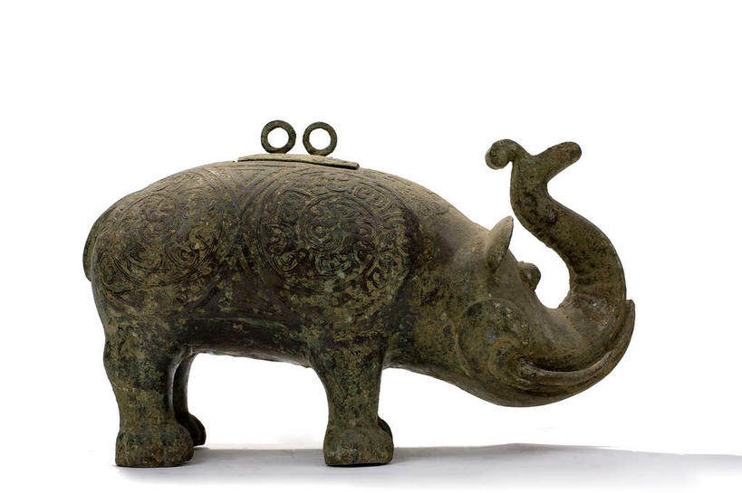 无人,站,横图,室内,特写,白天,白色背景,侧面,静物,杯子,金属制品,金属,古典,文化,文物,一个,酒杯,工艺品,站着,摄影,影棚,单个,古董,古物,摄影棚,樽,古玩,青铜,青铜器,站立,彩图,全身,影棚拍摄,拍摄,青铜制品,铜象尊,象尊