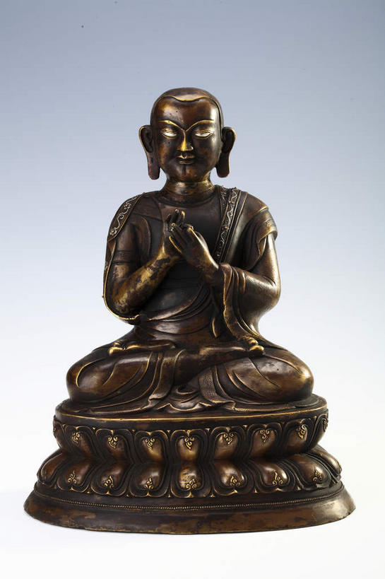 东方人,秃头,一个人,无人,坐,闭眼,盘腿,竖图,室内,特写,白天,白色背景,正面,静物,雕塑,亚洲,仅一个男性,仅一个人,节日,艺术,装饰,雕刻,雕像,古典,祝福,黄种人,文化,文物,虔诚,仅一个年轻男性,一个,工艺品,祈祷,双手合十,健康,许愿,摄影,宗教,佛教,信仰,影棚,单个,古董,纪念,祈求,美术,古物,摄影棚,主题,感谢,合掌,陈列,古玩,佛祖,佛陀,袈裟,合十礼,合掌礼,合十,莲华合掌,感恩,功能,美学,释教,法衣,平安,男人,男性,年轻男性,亚洲人,光头,无发,闭眼睛,闭着眼,闭着眼睛,盘腿而坐,盘膝,盘着腿的,盘着腿坐,双腿交叉,坐着,彩图,全身,影棚拍摄,拍摄,加沙,迦逻沙曳,迦沙,袈裟野,莲服,僧衣