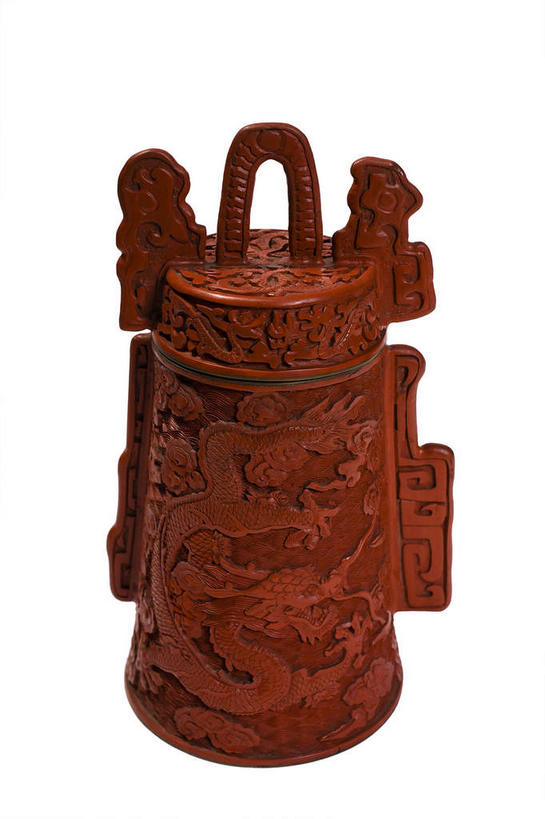 无人,竖图,俯视,室内,特写,白天,白色背景,绘画,成功,装修,静物,工艺美术品,漆器,雕塑,艺术,装饰,纹路,龙,材料,雕刻,雕像,浮雕,纹理,褐色,艺术品,古典,文化,文物,装潢,一个,工艺品,摄影,影棚,单个,古董,纪念,工艺,保护,涂料,美术,古物,高贵,摄影棚,主题,图腾,传说,陈列,古玩,肌理,功能,美学,祥瑞,灵兽,权势,尊荣,幸运,画画,彩图,高角度拍摄,影棚拍摄,拍摄,浅浮雕,凡立水,绝缘漆,清漆