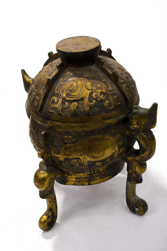 无人,竖图,俯视,室内,特写,白天,白色背景,静物,金属制品,金属,一个,摄影,影棚,单个,摄影棚,青铜,青铜器,彩图,高角度拍摄,影棚拍摄,拍摄,青铜制品,簋,礼器,伯簋