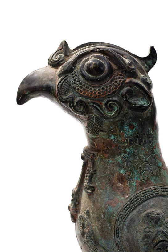 无人,竖图,室内,特写,白天,白色背景,正面,静物,杯子,金属制品,金属,酒杯,摄影,影棚,摄影棚,樽,青铜,青铜器,彩图,影棚拍摄,拍摄,青铜制品,子乍弄鸟尊