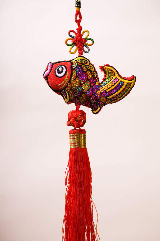 无人,竖图,室内,特写,白天,正面,静物,刺绣,一条,艺术,鱼,手工艺品,文化,鱼类,一个,红色,工艺品,中国结,摄影,影棚,单个,绣,高雅,摄影棚,饰物,自信心,品位,彩图,影棚拍摄,拍摄,女红,针绣,针黹,黹