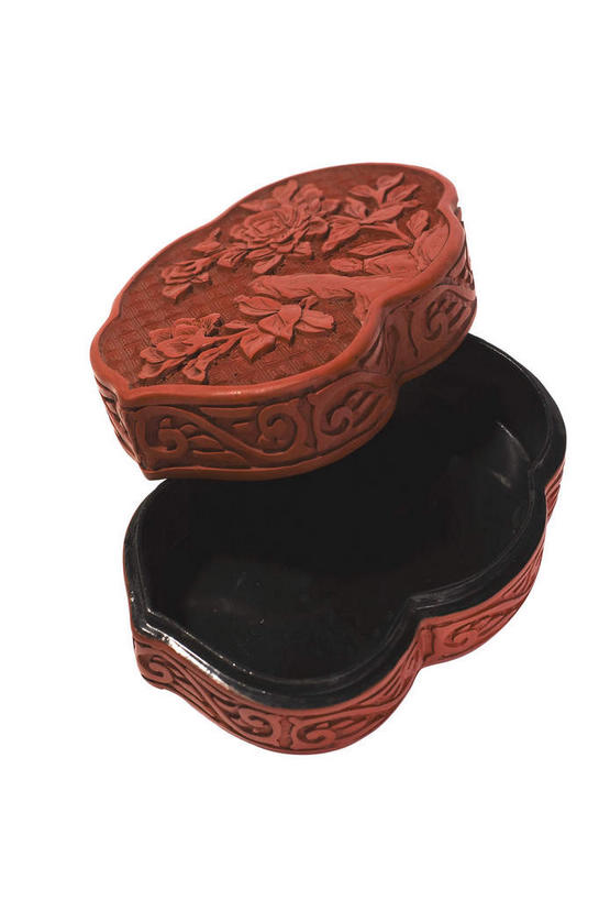 无人,竖图,俯视,室内,特写,白天,白色背景,绘画,装修,静物,工艺美术品,漆器,雕塑,艺术,装饰,材料,雕刻,雕像,浮雕,艺术品,古典,文化,文物,装潢,一个,红色,工艺品,打开,摄影,影棚,单个,古董,纪念,工艺,保护,涂料,美术,开启,古物,摄影棚,主题,陈列,古玩,功能,美学,画画,彩图,高角度拍摄,影棚拍摄,拍摄,浅浮雕,凡立水,绝缘漆,清漆