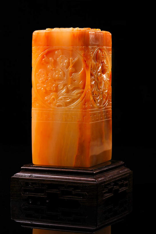 无人,竖图,室内,特写,白天,正面,静物,玉,雕塑,黑色背景,艺术,装饰,纹路,雕刻,雕像,纹理,褐色,一个,工艺品,摄影,奢侈品,影棚,单个,纪念,玉器,美术,贵重,珍贵,摄影棚,主题,陈列,玉石,肌理,功能,美学,宝贵,彩图,影棚拍摄,拍摄,玉玺,官印,玺,印叫玺,国玺