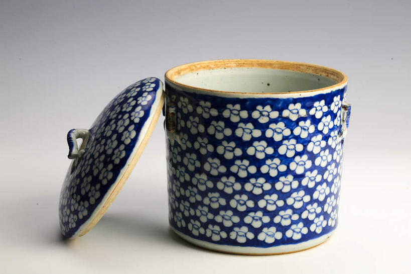 无人,横图,室内,特写,白天,正面,静物,灰色背景,艺术,纹路,瓷器,纹理,手工艺品,陶瓷,陶瓷制品,文化,传统,一个,蓝色,容器,工艺品,摄影,影棚,单个,储藏,青花瓷,缸,高雅,储存,摄影棚,肌理,自信心,品位,磁器,白地青花瓷,青花,彩图,影棚拍摄,拍摄,贮存