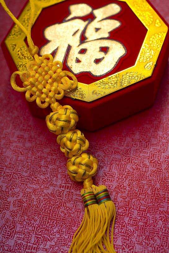 无人,竖图,俯视,室内,特写,白天,幸福,静物,朦胧,模糊,艺术,纹路,纹理,手工艺品,文化,一个,福字,工艺品,中国结,单个,高雅,中国文化,饰物,祝愿,肌理,自信心,品位,福,福气,彩图,高角度拍摄,福运,春节贴,福字帖,传统文化