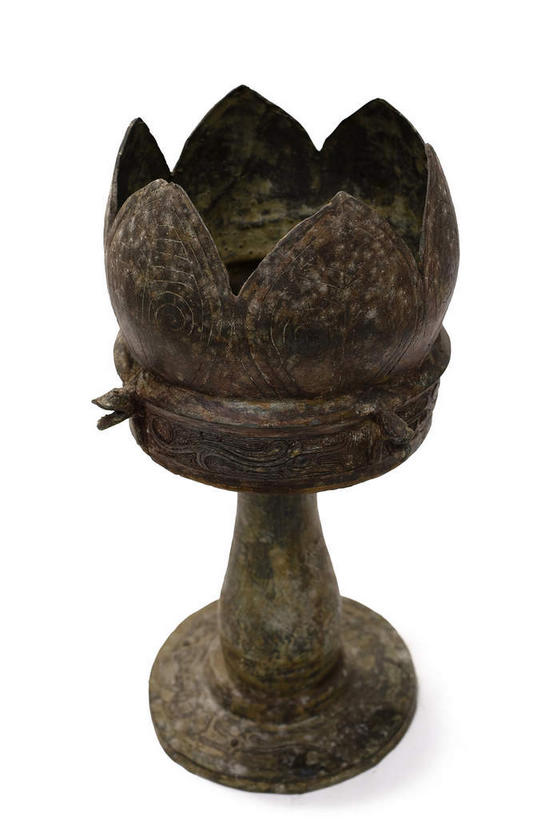 无人,竖图,室内,特写,白天,白色背景,正面,静物,金属制品,照明,节日,金属,彩灯,灯光,文化,灯,一个,灯具,祈祷,健康,许愿,摄影,宗教,花灯,信仰,影棚,单个,纪念,祈求,照亮,照明设备,摄影棚,青铜,青铜器,平安,彩图,影棚拍摄,拍摄,莲花灯,青铜制品