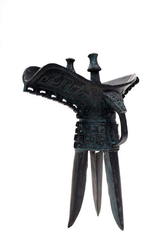 无人,竖图,室内,特写,白天,白色背景,正面,静物,杯子,金属制品,雕塑,艺术,装饰,生锈,金属,雕刻,雕像,古典,文化,文物,一个,酒杯,工艺品,摄影,影棚,单个,古董,纪念,腐蚀,侵蚀,美术,古物,摄影棚,主题,陈列,古玩,青铜,功能,美学,青铜器,腐化,锈迹斑斑,彩图,影棚拍摄,拍摄,青铜制品,爵,商妇好爵