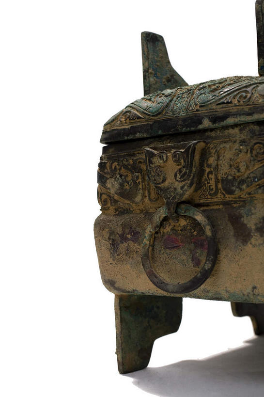 无人,竖图,室内,特写,白天,白色背景,正面,静物,金属制品,雕塑,阴影,艺术,装饰,生锈,反射,金属,雕刻,雕像,影子,古典,文化,文物,一个,容器,工艺品,碗,摄影,影棚,单个,古董,纪念,储藏,腐蚀,侵蚀,美术,古物,储存,摄影棚,主题,陈列,古玩,青铜,功能,美学,青铜器,腐化,锈迹斑斑,彩图,影棚拍摄,拍摄,贮存,青铜制品,白敢畀盨,盨