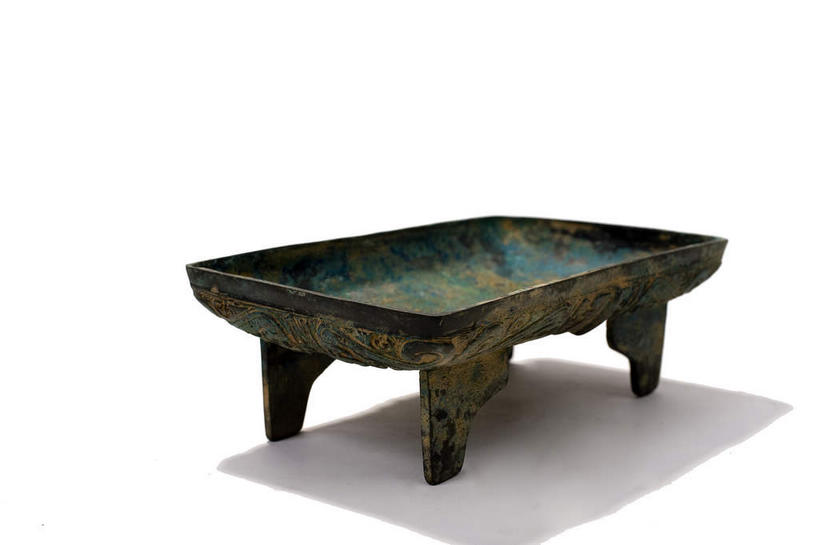 无人,横图,俯视,室内,特写,白天,白色背景,静物,金属制品,阴影,生锈,反射,纹路,金属,纹理,影子,古典,文化,文物,一个,容器,工艺品,碗,摄影,影棚,单个,古董,储藏,腐蚀,侵蚀,古物,储存,摄影棚,古玩,肌理,青铜,青铜器,腐化,锈迹斑斑,彩图,高角度拍摄,影棚拍摄,拍摄,贮存,青铜制品,白敢畀盨,盨