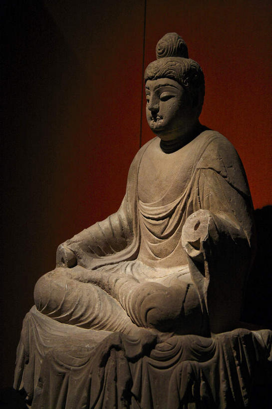 东方人,一个人,无人,坐,闭眼,盘腿,竖图,室内,白天,侧面,雕塑,亚洲,仅一个男性,仅一个人,阴影,节日,艺术,装饰,反射,雕刻,雕像,影子,墙,黄种人,文化,石雕,墙壁,墙面,仅一个年轻男性,一个,红色,工艺品,祈祷,健康,搭,许愿,宗教,佛教,信仰,单个,纪念,祈求,美术,搭着,主题,陈列,佛祖,佛陀,袈裟,功能,美学,释教,法衣,平安,男人,男性,年轻男性,亚洲人,闭眼睛,闭着眼,闭着眼睛,盘腿而坐,盘膝,盘着腿的,盘着腿坐,双腿交叉,坐着,彩图,全身,加沙,迦逻沙曳,迦沙,袈裟野,莲服,僧衣