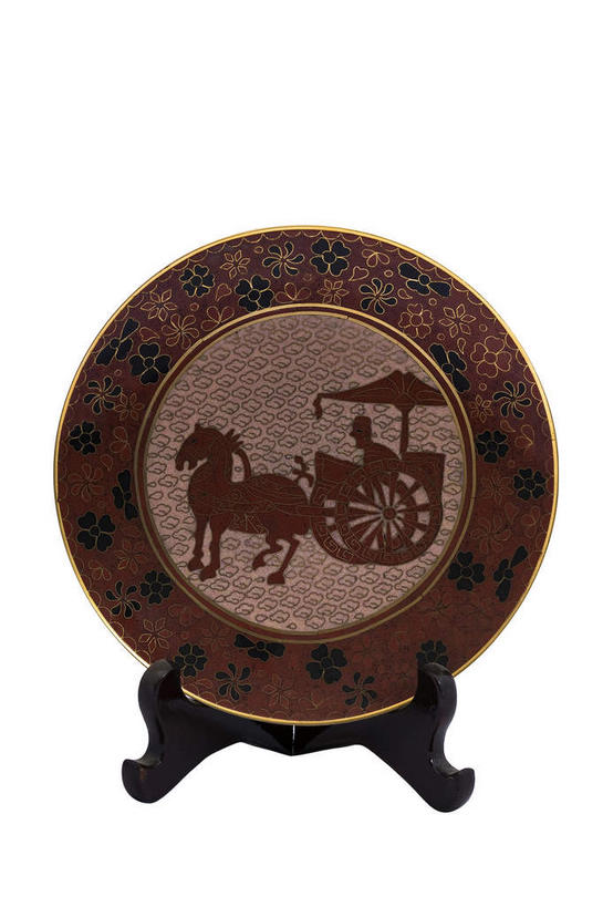 东方人,一个人,无人,站,坐,竖图,室内,特写,白天,白色背景,正面,马,野生动物,静物,餐具,花瓶,珐琅,亚洲,仅一个男性,仅一个人,装饰,纹路,碟子,盘,纹理,马车,古典,黄种人,文化,文物,一匹,架子,车,仅一个年轻男性,一个,动物,盘子,瓶子,工艺品,碟,交通工具,驾驶,行驶,站着,运输,摄影,牲畜,影棚,单个,古董,操纵,华丽,支撑,修饰,固定,点缀,控制,古物,载具,摄影棚,驾车,古玩,操控,肌理,衬托,美观,雅致,雅观,把持,搪瓷,男人,男性,年轻男性,亚洲人,景泰蓝,站立,坐着,彩图,全身,影棚拍摄,拍摄,轺车