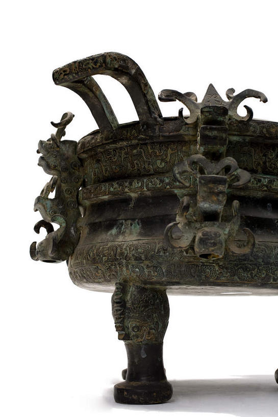 无人,竖图,室内,特写,白天,白色背景,正面,静物,摄影,影棚,鼎,摄影棚,用具,器具,铜器,青铜器,彩图,影棚拍摄,拍摄,青铜炊器,青铜鼎,王子午鼎