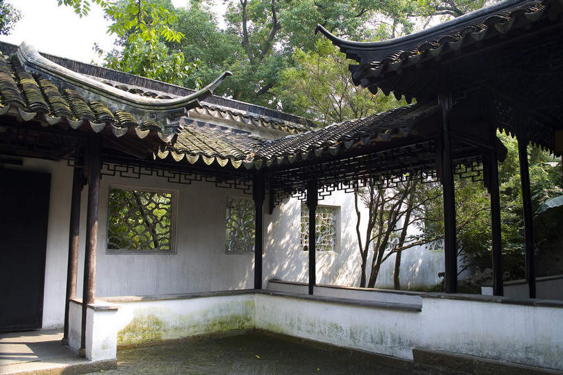 无人,家,横图,室外,白天,正面,旅游,度假,名胜古迹,门,标志建筑,道路,地标,建筑,路,中国,亚洲,阴影,遗迹,光线,瓦片,影子,柱子,房屋,屋顶,屋檐,屋子,小路,走道,走廊,过道,交通,顶棚,古迹,文物,娱乐,建设,古建筑,江苏,苏州,楼房,檐,住宅,阳光,门框,享受,休闲,旅游胜地,放松,古文明,东亚,江苏省,苏州市,拙政园,中华人民共和国,华东地区,苏,苏州园林,中国园林之母,彩图,房子