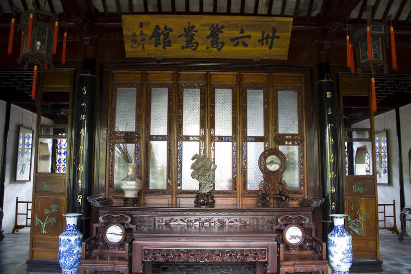 无人,横图,室内,白天,正面,旅游,度假,名胜古迹,柜子,天花板,标志建筑,地标,建筑,花瓶,椅子,照明,中国,亚洲,吊挂,悬挂,遗迹,灯笼,纸灯笼,陶瓷,墙,陶瓷制品,储物柜,两把,挂,古迹,文物,娱乐,建设,古建筑,江苏,苏州,墙壁,墙面,两个,瓶子,灯具,享受,休闲,旅游胜地,放松,照亮,照明设备,储存,古文明,东亚,江苏省,苏州市,拙政园,中华人民共和国,华东地区,苏,储备,蕴藏,贮备,苏州园林,中国园林之母,彩图,贮存