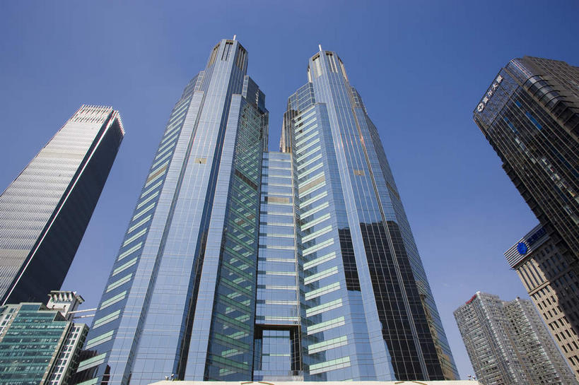 无人,高楼大厦,横图,室外,白天,仰视,旅游,度假,窗户,落地窗,标志建筑,大厦,地标,建筑,摩天大楼,北京,中国,亚洲,一排,许多,阴影,整齐,并列,并排,光线,影子,云,云朵,首都,很多,云彩,娱乐,建设,玻璃窗,排列,蓝色,白云,蓝天,天空,阳光,天,享受,休闲,旅游胜地,放松,晴朗,队列,平行,玻璃幕墙,东亚,中华人民共和国,北京市,京,北平,华北地区,朝阳区,晴空,彩图,低角度拍摄,大楼,高层建筑,高楼,摩天楼,嘉里中心,光华路