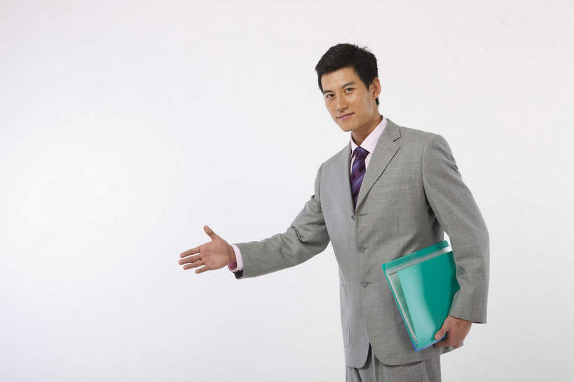 东方人,一个人,商务人士,商务男性,站,横图,室内,白天,正面,衬衫,亚洲,仅一个男性,仅一个人,握,灰色背景,条纹,套装,欢迎,材料,档案,文件,领带,注视,黄种人,仅一个年轻男性,紫色,灰色,资料,观察,看,手势,站着,握着,摄影,影棚,观看,察看,象征,庄重,关注,摄影棚,文档,商务装,身份,工薪阶层,正式,地位,男人,男性,年轻男性,亚洲人,白领,上班族,站立,半身,彩图,影棚拍摄,衬衣,拍摄