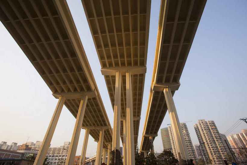 无人,家,高楼大厦,横图,室外,白天,仰视,度假,美景,城市风光,城市,大桥,大厦,道路,建筑,立交桥,路,摩天大楼,桥梁,公路,上海,中国,亚洲,阴影,光线,影子,房屋,屋子,景观,高架,公寓,建筑群,桥,交通,娱乐,建设,洋房,楼房,住宅,蓝色,蓝天,天空,阳光,天,享受,休闲,景色,放松,晴朗,申,高架桥,东亚,上海市,高架道路,跨线桥,万里无云,中华人民共和国,沪,华东地区,晴空,晴空万里,立体交叉桥,马路,彩图,低角度拍摄,房子,大楼,高层建筑,高楼,摩天楼,枢纽立交,系统立交桥