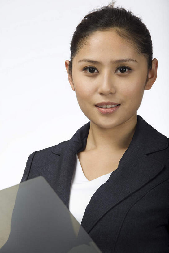 东方人,一个人,商务人士,商务女性,站,笑,微笑,露齿笑,竖图,室内,白天,白色背景,正面,亚洲,仅一个年轻女性,仅一个女性,仅一个人,握,套装,材料,档案,文件,纸,记事本,注视,黄种人,一个,黑色,本子,笔记本,手稿,资料,观察,看,站着,握着,摄影,影棚,单个,观看,证明,察看,关注,摄影棚,文档,商务装,工薪阶层,活页本,便签本,活页夹,年轻女性,女人,女性,亚洲人,白领,上班族,站立,半身,彩图,影棚拍摄,拍摄,日记本,活页夹记事本