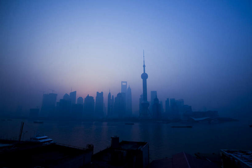 无人,高楼大厦,横图,全景,室外,白天,仰视,度假,河流,美景,日落,水,天际线,城市风光,标志建筑,城市,大厦,地标,建筑,摩天大楼,上海,中国,亚洲,河水,景观,水流,晚霞,霞光,落日,建筑群,背光,娱乐,建设,东方明珠,黄浦江,金茂大厦,黄昏,外滩,享受,休闲,景色,彩霞,放松,环球金融中心,上海大厦,申,电视塔,逆光,柏悦酒店,国际贸易金融中心,合生国际大厦,花旗集团大厦,黄浦区,金融中心,陆家嘴金融中心,浦西,上海环球金融中心,香格里拉酒店,震旦国际大楼,东亚,东方明珠电视塔,万国建筑博览群,上海总会,亚细亚大楼,东风饭店,有利大楼,日清大楼,中国通商银行大楼,招商局大楼,大北电报公司大楼,浦东发展银行大楼,上海海关大楼,交通银行大楼,华俄道胜银行大楼,台湾银行大楼,麦加利银行大楼,友邦大厦,和平饭店南楼,和平饭店北楼,中国银行大楼,怡泰邮船大楼,正金大楼,怡和洋行大楼,东方大楼,英国领事馆,俄罗斯总领事馆,气象信号台,中山东一路,上海市,中华人民共和国,沪,华东地区,夕照,薄暮,夕阳,彩图,低角度拍摄,傍晚,大楼,高层建筑,高楼,摩天楼,黄埔滩,上海外滩,外黄埔滩,春申江,斜阳