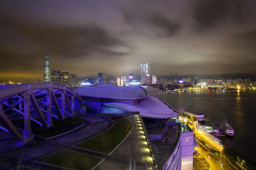 无人,家,高楼大厦,横图,彩色,室外,夜晚,正面,度假,海浪,海洋,美景,城市风光,标志建筑,城市,大厦,地标,建筑,摩天大楼,霓虹灯,夜景,香港,中国,亚洲,阴影,光线,影子,房屋,屋子,景观,浪花,公寓,建筑群,灯光,七彩,娱乐,光源,建设,洋房,楼房,霓虹,住宅,灯,海水,享受,休闲,景色,放松,港,照明设备,海景,东亚,香港会议展览中心,湾仔,香港岛,香港特别行政区,港澳台,中华人民共和国,氖灯,湾仔区,香港会展中心,港岛,大海,风浪,海,海水的波动,近岸浪,涌浪,彩图,房子,大楼,高层建筑,高楼,摩天楼