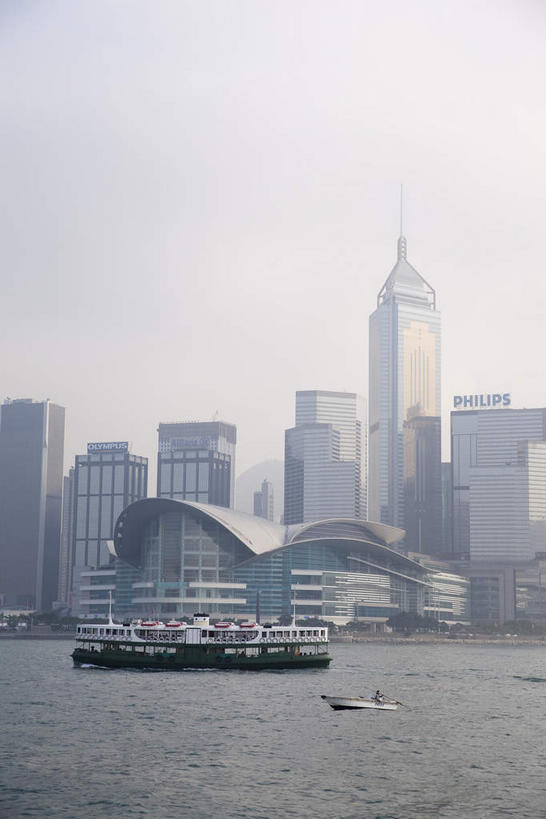 无人,家,高楼大厦,竖图,全景,室外,白天,正面,度假,海浪,海洋,美景,天际线,城市风光,标志建筑,城市,大厦,地标,建筑,摩天大楼,船,香港,中国,亚洲,房屋,屋子,景观,浪花,公寓,建筑群,娱乐,建设,洋房,楼房,游轮,住宅,游船,维多利亚港,天空,海水,交通工具,邮轮,天,享受,休闲,景色,放松,港,载具,海景,东亚,维多利亚湾,香港会议展览中心,湾仔,香港岛,香港特别行政区,港澳台,中华人民共和国,旅游船,湾仔区,香港会展中心,港岛,维港,大海,风浪,海,海水的波动,近岸浪,涌浪,彩图,房子,大楼,高层建筑,高楼,摩天楼