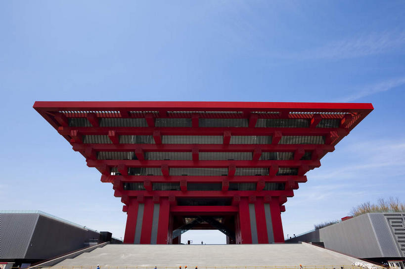 无人,横图,室外,白天,仰视,旅游,度假,美景,楼梯,城市风光,标志建筑,城市,地标,建筑,上海,中国,亚洲,阴影,光线,影子,阶梯,景观,云,云朵,云彩,娱乐,建设,台阶,红色,蓝色,白云,蓝天,天空,阳光,天,享受,休闲,上海世博馆,世博馆,中国国家馆,上海世博会,世博,世博会,景色,放松,晴朗,申,中国馆,东亚,世博园,上海市,东方之冠,中华人民共和国,沪,华东地区,晴空,彩图,低角度拍摄