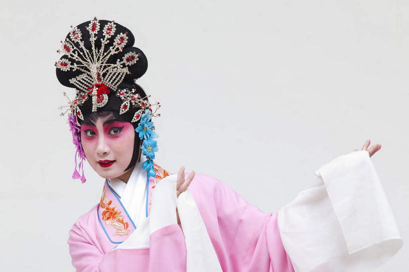 东方人,一个人,演员,电影明星,站,横图,室内,白天,白色背景,正面,民族服装,化妆,美容,亚洲,仅一个年轻女性,仅一个女性,仅一个人,表演,护肤,服装,注视,黄种人,文化,扮演,衣服,粉色,彩妆,观察,看,站着,保养,享受,休闲,放松,美女,保健,摄影,服饰,影棚,观看,察看,演出,衣着,穿着,关注,中国文化,摄影棚,表演服,演出服,京剧,养颜,戏曲,国粹,貂蝉,皮黄,衣饰,玉人,佳人,道具服,年轻女性,女人,女性,亚洲人,影视明星,站立,半身,彩图,影棚拍摄,传统服装,民俗服,拍摄,京剧服饰,国剧,京戏,平剧,中国戏曲,四大美女,侍女,闭月,任红昌,传统文化,丽人,美人
