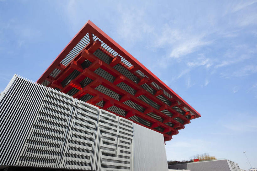 无人,横图,室外,白天,仰视,旅游,度假,美景,城市风光,标志建筑,城市,地标,建筑,上海,中国,亚洲,阴影,光线,影子,景观,云,云朵,云彩,娱乐,建设,红色,蓝色,白云,蓝天,天空,阳光,天,享受,休闲,上海世博馆,世博馆,中国国家馆,上海世博会,世博,世博会,景色,放松,晴朗,申,中国馆,东亚,世博园,上海市,东方之冠,中华人民共和国,沪,华东地区,晴空,彩图,低角度拍摄