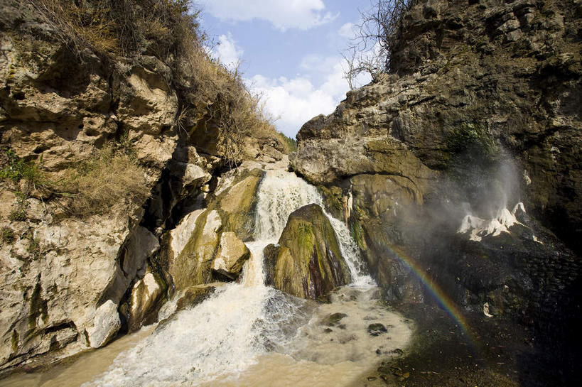 无人,横图,室外,白天,仰视,旅游,度假,石头,美景,温泉,峡谷,植物,雾,中国,亚洲,阴影,沸腾,光线,蒸汽,石子,影子,景观,云,云朵,山谷,水蒸气,雾气,云彩,娱乐,云南,树,树木,蓝色,绿色,白云,蓝天,天空,阳光,自然,天,享受,休闲,温暖,景色,放松,泉水,生长,温和,晴朗,成长,气体,岩层,自然风光,东亚,云南省,中华人民共和国,西南地区,蒸发,滇,保山,保山市,地热,石块,岩石,晴空,彩图,低角度拍摄,腾冲县,腾冲热海,腾冲热海风景区